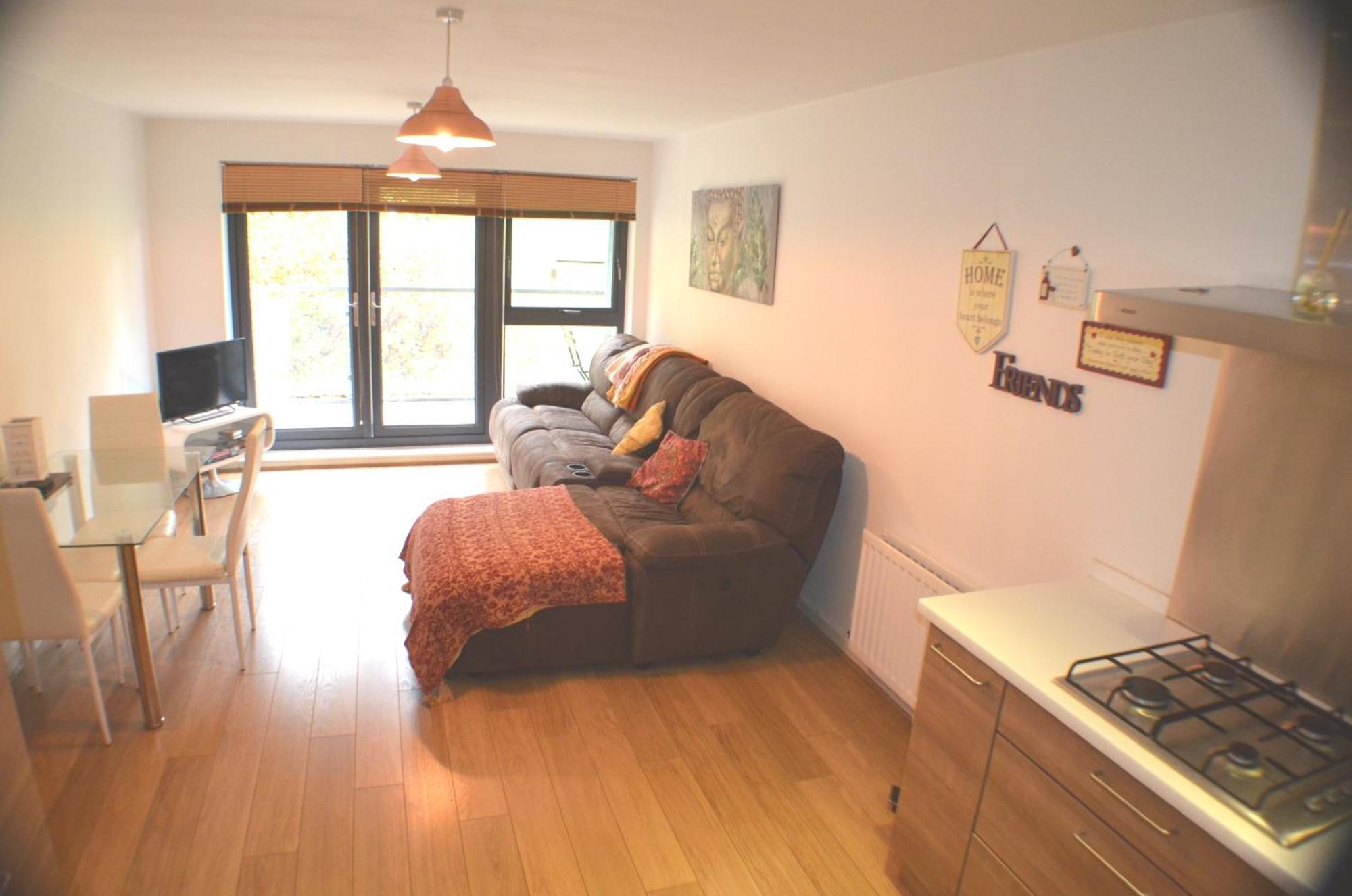 Brentwood Town Retreat - Large 2 Bedroom Apartment Bilik gambar