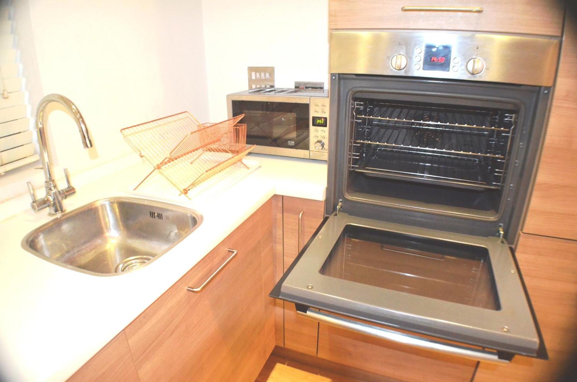 Brentwood Town Retreat - Large 2 Bedroom Apartment Luaran gambar